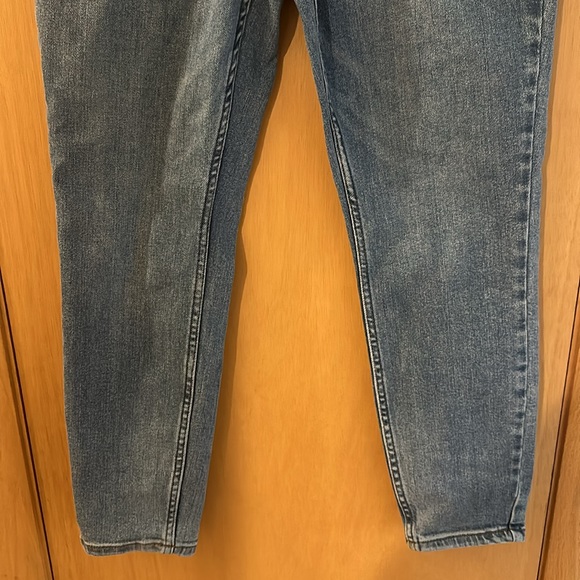 Judy Blue Women’s Relaxed Fit Crossover Stretch Jeans Medium Wash Size 29 (9) - Picture 4 of 10